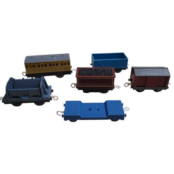 Bundle of thomas train cars plastic - Picture 1 of 5